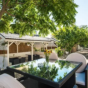 Hotel Effect Saint Mina